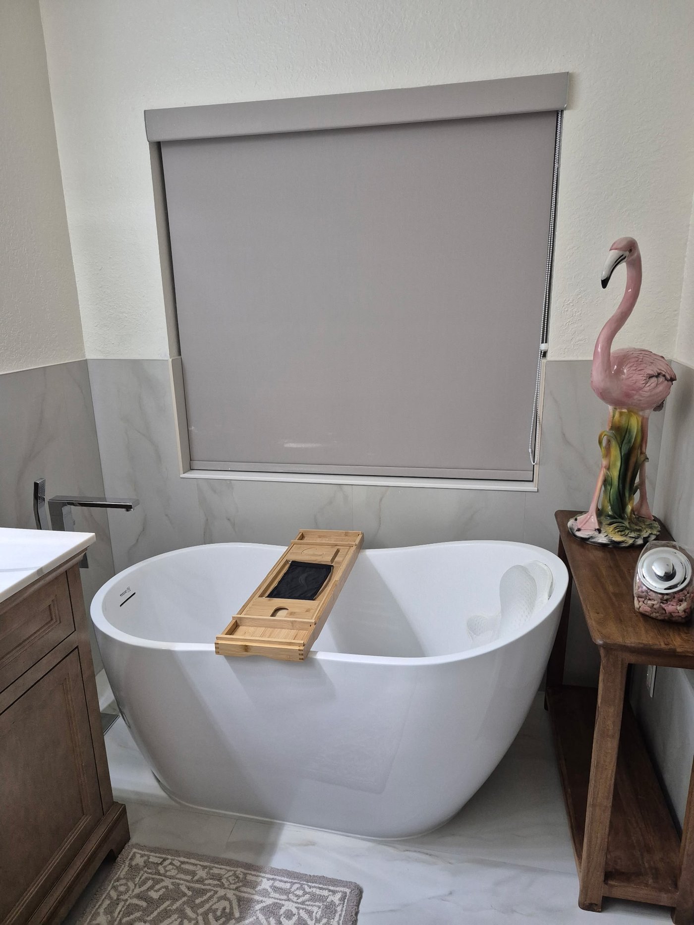 Freestanding soaker tub master bath